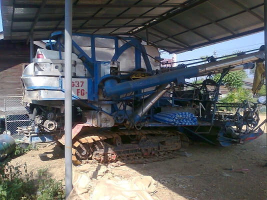 ขายด่วน!..รถเกี่ยวข้าว ศักดิ์พัฒนา เครื่อง mitsubishi 6BD17 จำนวน 210 แรงม้า ขนาดอุ้มข้าวได้ 2.8 ตัน เกี่ยวได้ไว เกี่ยวข้าวได้สวย.