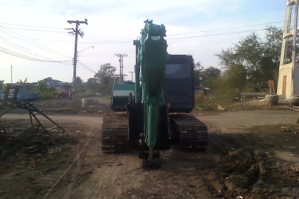 komatsu pc 200 รุ่น 3  สภาพพร้อมใช้งาน  มีเเอร์พร้อม