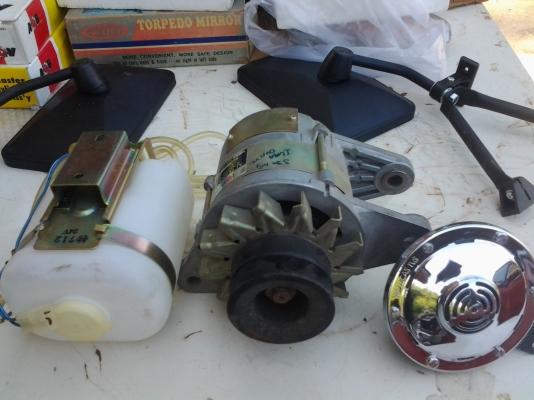 JOECLASSICพอดีไปเหมาอะไหล่รฤกะบะมีอะไหล่รฤสิบล้อติดมาขายฤกูๆไปเลยไดร์ชาร์ท24v..กระป๋องฉีดน้ำปัดน้ำฝน.สิบล้อ..แตรสิบล้อ..ของใหม่แกะกล่องสนใจโทรสอบฤามได้..