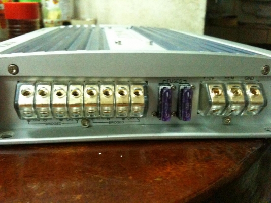 ขายแอมป์ยี่ห้อ American Boss