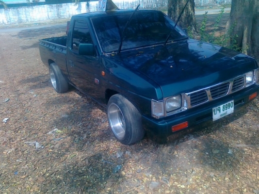 นิสสันบิ๊กเอ็มทำเป็นสี่ขอ รถปี96 จอโค้งฝาแดงรถสวยมากๆคานหน้ามีตัวเลขภายในสอาดพร้อมใช้งาน รถติดบางทั้งคันไม่ผุตีเป็นรถสวย รถพี่ชายฝากขายสำหรับขาซิ่ง