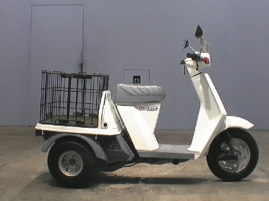 ขายรถป๊อป บรรทุกของ Honda ครับ honda gyroup เก็บของใส่ท้ายรถเอาไว้ไปขี่เล่นขี่ใช้งานครับ เป็นของมือสองจากญี่ปุ่น เครื่องยนต์ 2จังหวะ เกียร์ออโต ระบบไฟครบ ขับขี่ง่าย น้ำหนัก 42กก. ผลิตปี 1982 ราคา 35500 บาท ติต่อ 0859688911 สมุทรปราการ ครับ