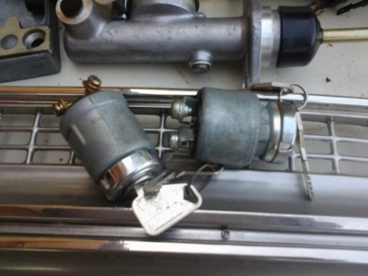 JOECLASSICขายอะไหล่520 521 620 720งานเก่าเก็บหลายรายการได้มาใหม่ๆสดๆร้อนๆมีทั้งอะไหล่ประดับยนต์  อะไหล่เครื่อง ของแท้งานเก่าเก็บสนใจอะไหล่ชิ้นไหนโทรสั่งได้เลยมีบริการจัดส่ง..