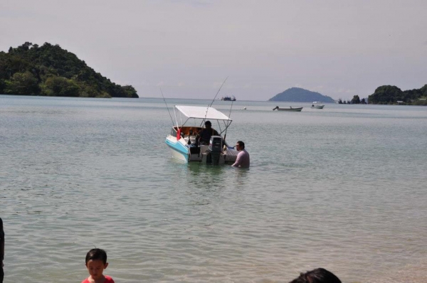 ขายเรือ ไม้เคลือบไฟเบอร์ 17ฟุต + เครื่อง 90 แรง ขายแล้วครับ