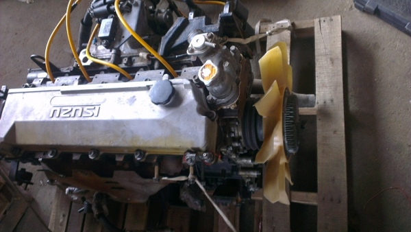 ขาย ISUZU HF1 + เกียร์ พร้อมใช้งาน57000 บาท  มีใบคุมเครื่อง ครับ