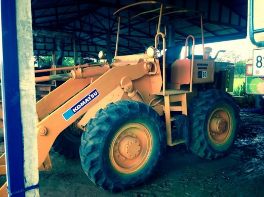 ***ขายแล้วครับขอบคุณ Truck2hand ขายรถตักล้อยาง KOMATSU JH30B-9175 เอวแข็ง ต่อแขน ขยายบุ้งกี๋แล้ว เครื่องเดิมปั้มเดิม เครื่อง ISUZU DA220 4สูบ 65 HP แน่นๆ แรงๆ ปั้มดี ระบบไฮฯใช้งานปกติ บุ้งกี๋ดี แขนดี ต่อแขนแล้ว ช่วงล่างดีแน่นดี ยางสวย4เส้น บอดี้สวย สีสันใ