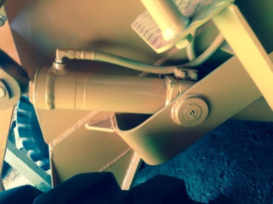 ***ขายแล้วครับขอบคุณ Truck2hand ขายรถตักล้อยาง KOMATSU JH30B-9175 เอวแข็ง ต่อแขน ขยายบุ้งกี๋แล้ว เครื่องเดิมปั้มเดิม เครื่อง ISUZU DA220 4สูบ 65 HP แน่นๆ แรงๆ ปั้มดี ระบบไฮฯใช้งานปกติ บุ้งกี๋ดี แขนดี ต่อแขนแล้ว ช่วงล่างดีแน่นดี ยางสวย4เส้น บอดี้สวย สีสันใ