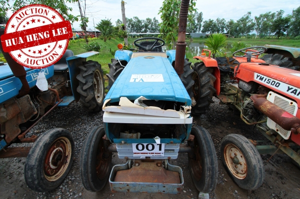 AUC 6 Code 001  แทรกเตอร์  เก่านอก Misubishi D2350  ราคา เริ่มต้นการประมูล 25,000 บาท