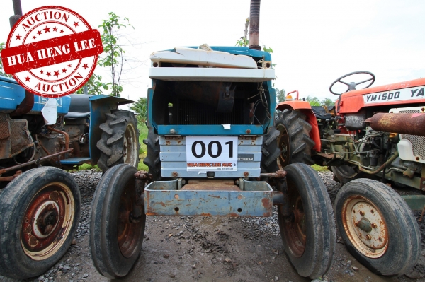 AUC 6 Code 001  แทรกเตอร์  เก่านอก Misubishi D2350  ราคา เริ่มต้นการประมูล 25,000 บาท