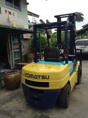 +++ ขายรถโฟล์คลิฟท์ KOMATSU  FD30-11  ขนาด  3  ตัน  (สภาพดี  พร้อมใช้)  เครื่องยนต์ดีเซล  เกียร์ธรรมดา  เสา 3 เมตร  งา 1,070  มม.  ยางตัน  *** สนใจรายละเอียด  ราคา  คุยได้ครับ โทร. 081-659-7598 ครับ ***