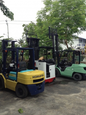 +++ ขายรถโฟล์คลิฟท์ KOMATSU  FD30-11  ขนาด  3  ตัน  (สภาพดี  พร้อมใช้)  เครื่องยนต์ดีเซล  เกียร์ธรรมดา  เสา 3 เมตร  งา 1,070  มม.  ยางตัน  *** สนใจรายละเอียด  ราคา  คุยได้ครับ โทร. 081-659-7598 ครับ ***