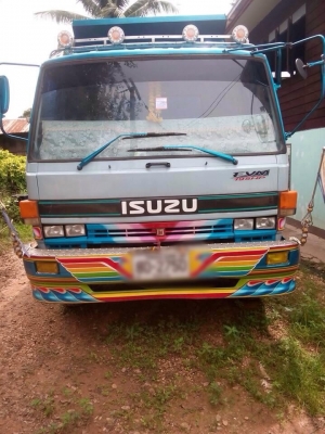 ขายรถบรรทุกหกล้อดัมพ์ ISUZU ROCKY เครื่อง 195 แรง กระบะดัมพ์ 4.40 เมตร ยาง 9.00 ทะเบียนพร้อม