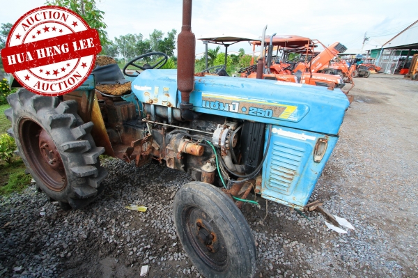 AUC 6 Code 005  แทรกเตอร์  Champ 250  ราคา เริ่มต้นการประมูล 35,000 บาท