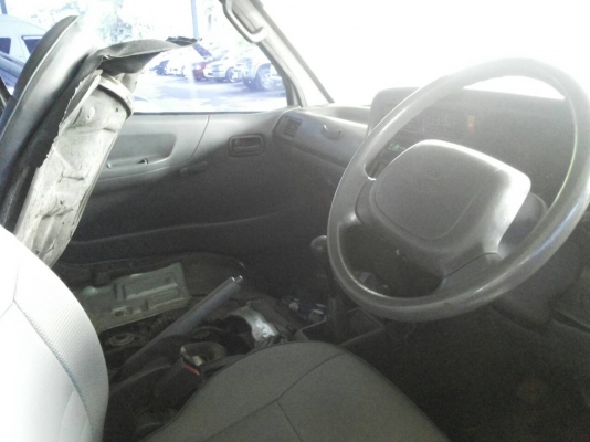 รถตู้  TOYOTA  HIACE ปี2001 ราคา 155,000 บ.