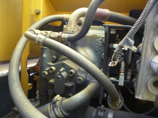 ขายรถขุดKOMATSU แทรคเหล็กปนยาง  สภาพสวย มือ 2นำเข้าจากญี่ปุ่น