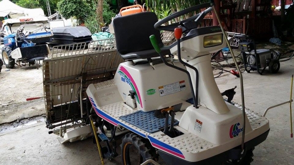 รถปลูกข้าวนั่งขับ ISEKI  เก่าญี่ปุ่น สภาพสวย เครื่องยนต์ติดง่าย สภาพพร้อมใช้งาน