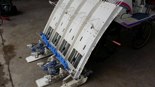 รถปลูกข้าวนั่งขับ ISEKI  เก่าญี่ปุ่น สภาพสวย เครื่องยนต์ติดง่าย สภาพพร้อมใช้งาน