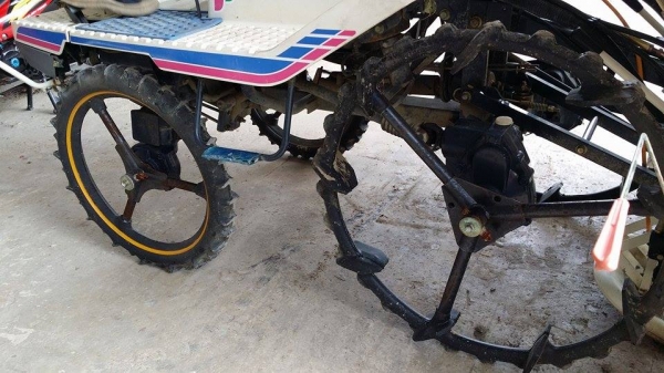 รถปลูกข้าวนั่งขับ ISEKI  เก่าญี่ปุ่น สภาพสวย เครื่องยนต์ติดง่าย สภาพพร้อมใช้งาน