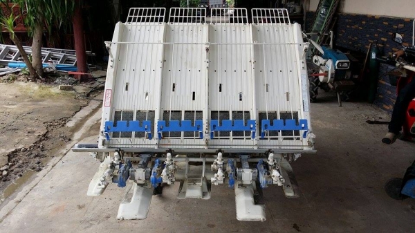 รถปลูกข้าวนั่งขับ ISEKI  เก่าญี่ปุ่น สภาพสวย เครื่องยนต์ติดง่าย สภาพพร้อมใช้งาน