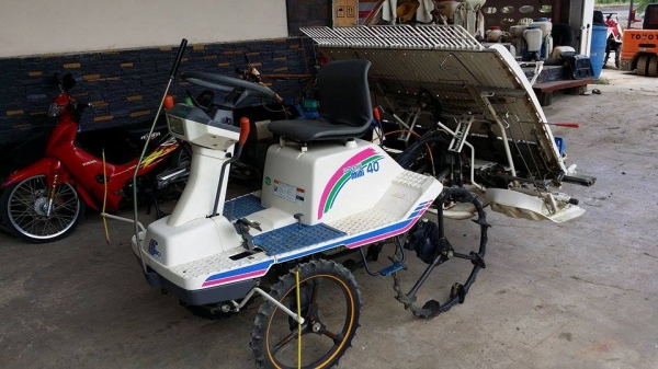 รถปลูกข้าวนั่งขับ ISEKI  เก่าญี่ปุ่น สภาพสวย เครื่องยนต์ติดง่าย สภาพพร้อมใช้งาน