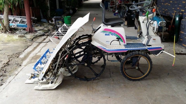 รถปลูกข้าวนั่งขับ ISEKI  เก่าญี่ปุ่น สภาพสวย เครื่องยนต์ติดง่าย สภาพพร้อมใช้งาน