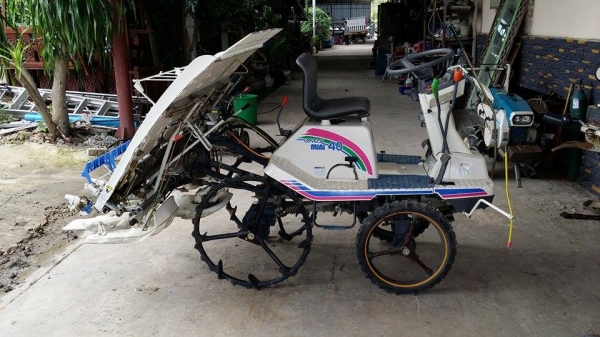 รถปลูกข้าวนั่งขับ ISEKI  เก่าญี่ปุ่น สภาพสวย เครื่องยนต์ติดง่าย สภาพพร้อมใช้งาน