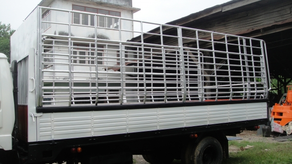 HINO ฃุปเปอร์เสี่ย 117แรง ยาว5.50ม.  เครื่องดี คัสฃีสวยจัด