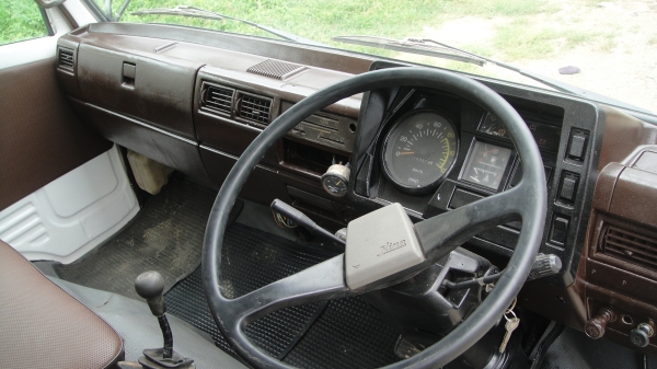 HINO ฃุปเปอร์เสี่ย 117แรง ยาว5.50ม.  เครื่องดี คัสฃีสวยจัด