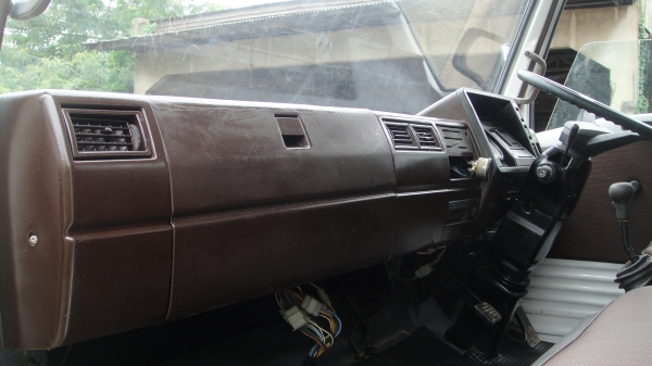 HINO ฃุปเปอร์เสี่ย 117แรง ยาว5.50ม.  เครื่องดี คัสฃีสวยจัด