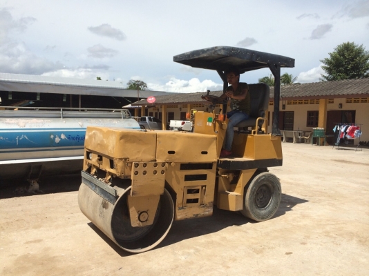 ขายรถบด 4ตัน KOMATSU