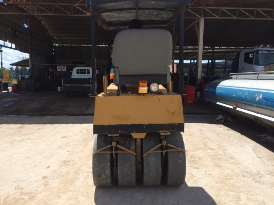 ขายรถบด 4ตัน KOMATSU