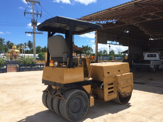 ขายรถบด 4ตัน KOMATSU