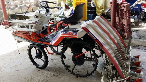 รถปลูกข้าวนั่งขับ KUBOTA เก่าญี่ปุ่น สภาพสวย เครื่องยนต์ติดง่าย สภาพพร้อมใช้งาน รถปลูกข้าวนั่งขับ KUBOTA เก่าญี่ปุ่น สภาพสวย เครื่องยนต์ติดง่าย สภาพพร้อมใช้งาน