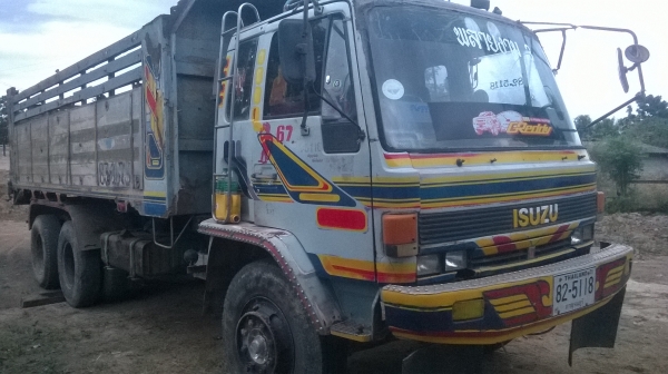 สิบล้อล็อคเล็กเครื้่อง175 2เพลา สโลยก ครัดซีดี รถวิ่งงานอยู่คลอง 10 ปทุมธานี ส่ง 5 งวดเปลี่ยนสัญญา งวดละ 28000 หักแล้วคงเหลือ 15 งวด