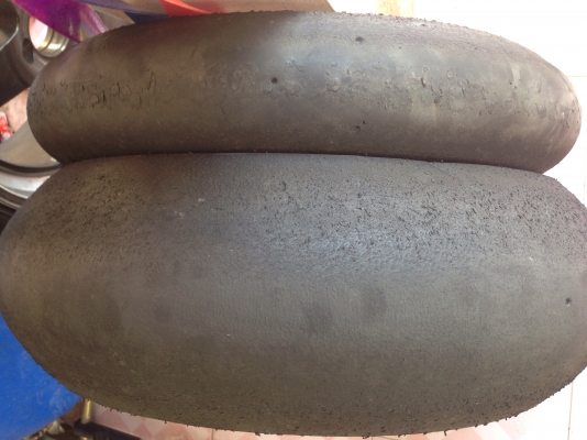 ขาย.ยางสลิค.พีลารี่ ปี2012ปลายปี.190/55/17-120/70/17สภาพสดๆหนาๆหลุมลึกครับ.