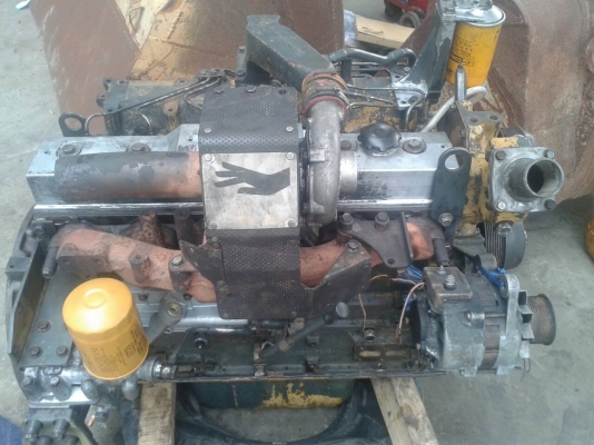 ขายเครื่อง KOMATSU PC 200-6 สภาพสวยพร้อมใช้ ราคาต่อรองได้ ติดต่อได้ที่คุณ อ๊อฟ พิจิตร 086-737-9991