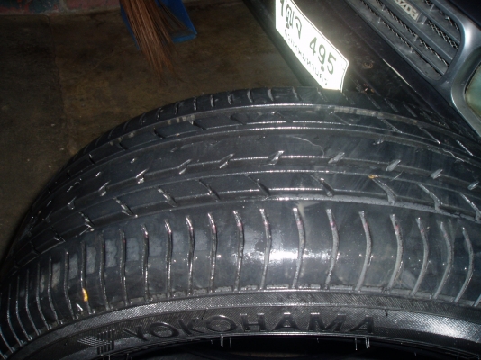 ขายยาง205 55 16ยี่ห้อโยโกฮ่ามาปี13นะครับ1000บาท