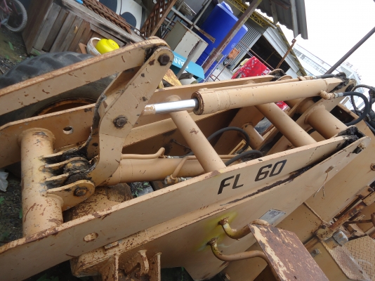 ขายรถตักล้อยางFURUKAWAเครือง4สูบเอวออ่น2เพลา4DW