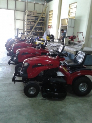 รถตัดหญ้า