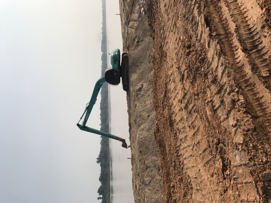 ให้เช่ารถ แบคโฮบูมยาว พร้อมโป๊ะ