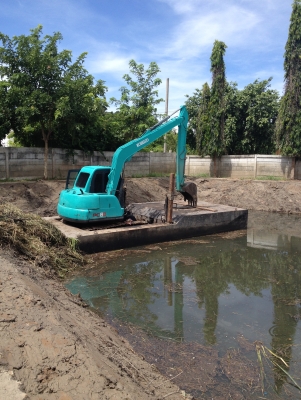 ให้เช่ารถ แบคโฮบูมยาว พร้อมโป๊ะ