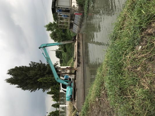 ให้เช่ารถ แบคโฮบูมยาว พร้อมโป๊ะ