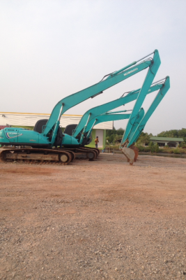 ให้เช่ารถ แบคโฮบูมยาว พร้อมโป๊ะ