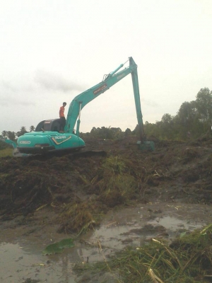 ให้เช่ารถ แบคโฮบูมยาว พร้อมโป๊ะ