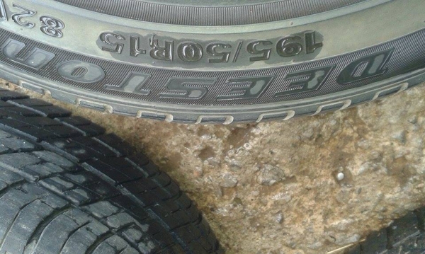 ขายล้อแม็ก ขอบ 15หน้ากว้าง8.5 ใส่แล้วล้นๆ พร้อมยางสวยๆ