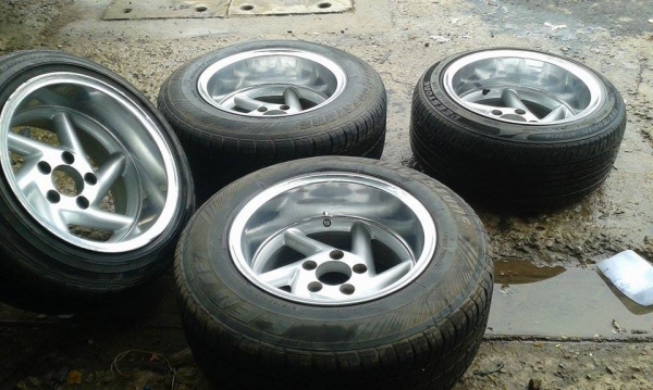 ขายล้อแม็ก ขอบ 15หน้ากว้าง8.5 ใส่แล้วล้นๆ พร้อมยางสวยๆ