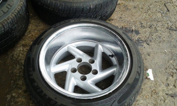 ขายล้อแม็ก ขอบ 15หน้ากว้าง8.5 ใส่แล้วล้นๆ พร้อมยางสวยๆ