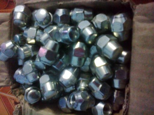 น็อตแท้ใหม่ๆถอดเก็บมาจากรถกะบะมิตซูรุ่นล้อกะทะมีเยอะแบบนี้