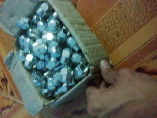 น็อตแท้ใหม่ๆถอดเก็บมาจากรถกะบะมิตซูรุ่นล้อกะทะมีเยอะแบบนี้