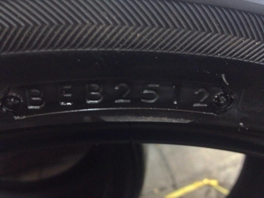 ยาง bridgestone potenza 225-45-17 หนึ่งคู่ กับ 245-45-17 หนึ่งคู่ ปี 12